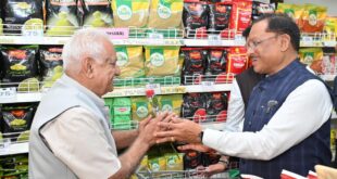 जब मुख्यमंत्री खुद बने ग्राहक : घरेलू सामान की शॉपिंग कर उठाया जीएसटी दरों में कटौती का लाभ….